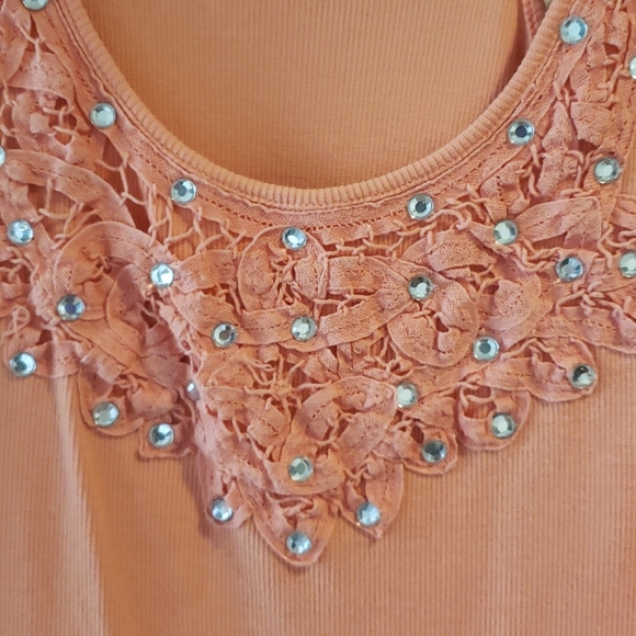 Top SMALL - Picture 2 of 2